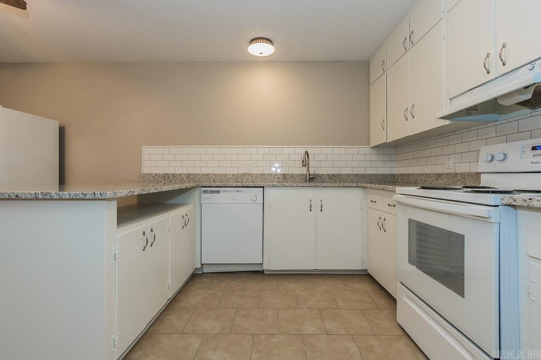 1574 Skyline Drive – photo 4