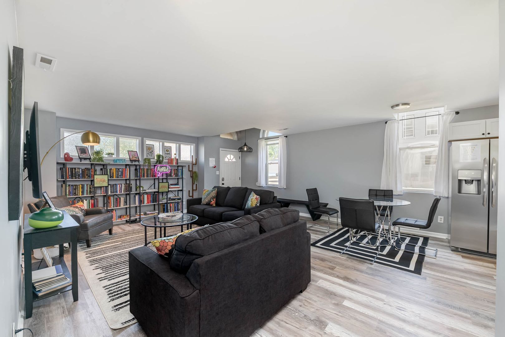 Funky Firehouse Renovated Into Modern 2 Bdr 1 Bath – photo 3