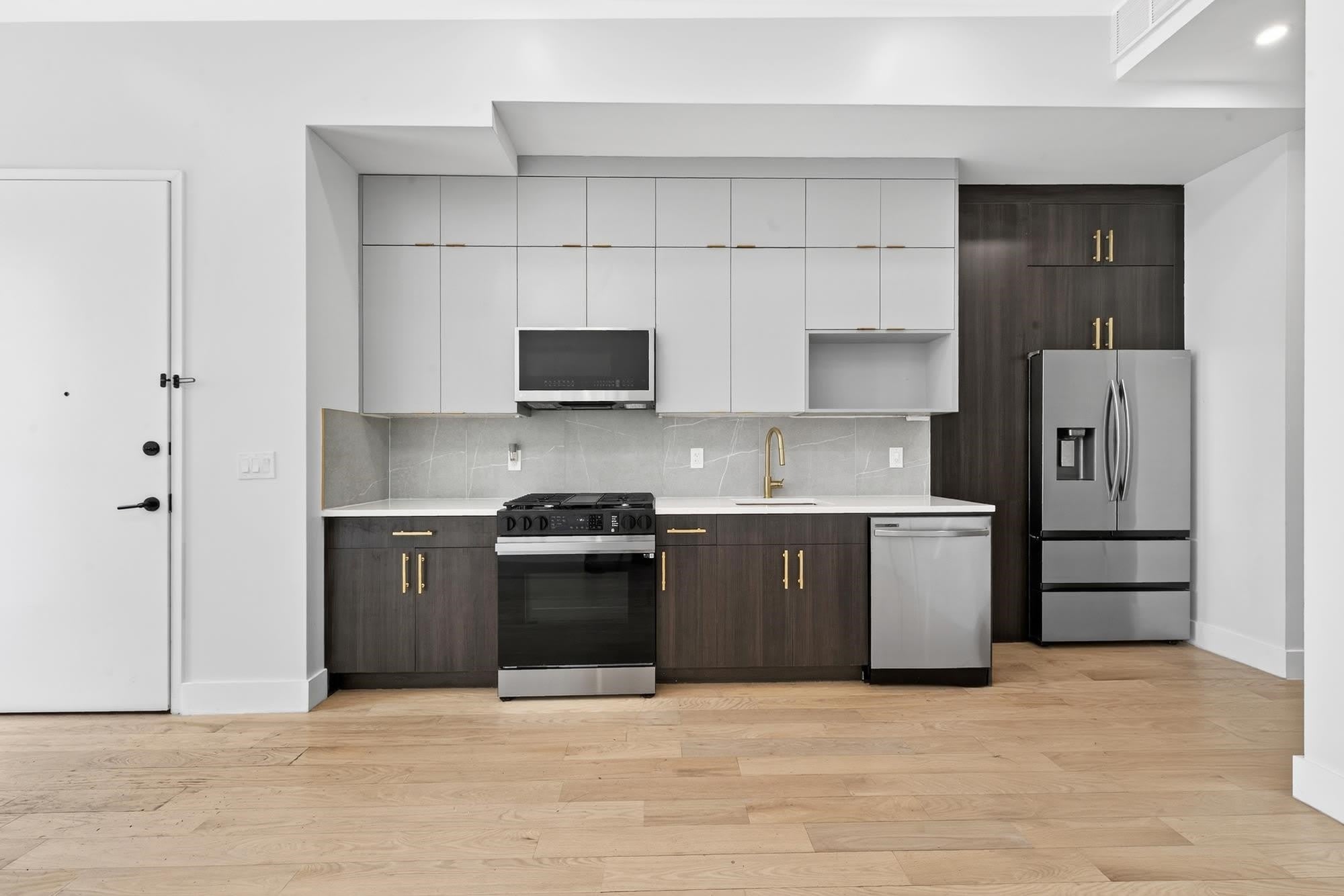 20 STORMS AVE – photo 4