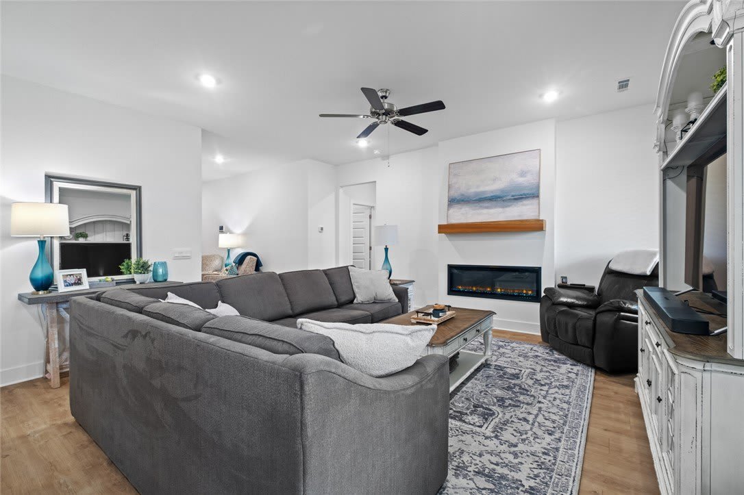 2105 Oliver Street – photo 5