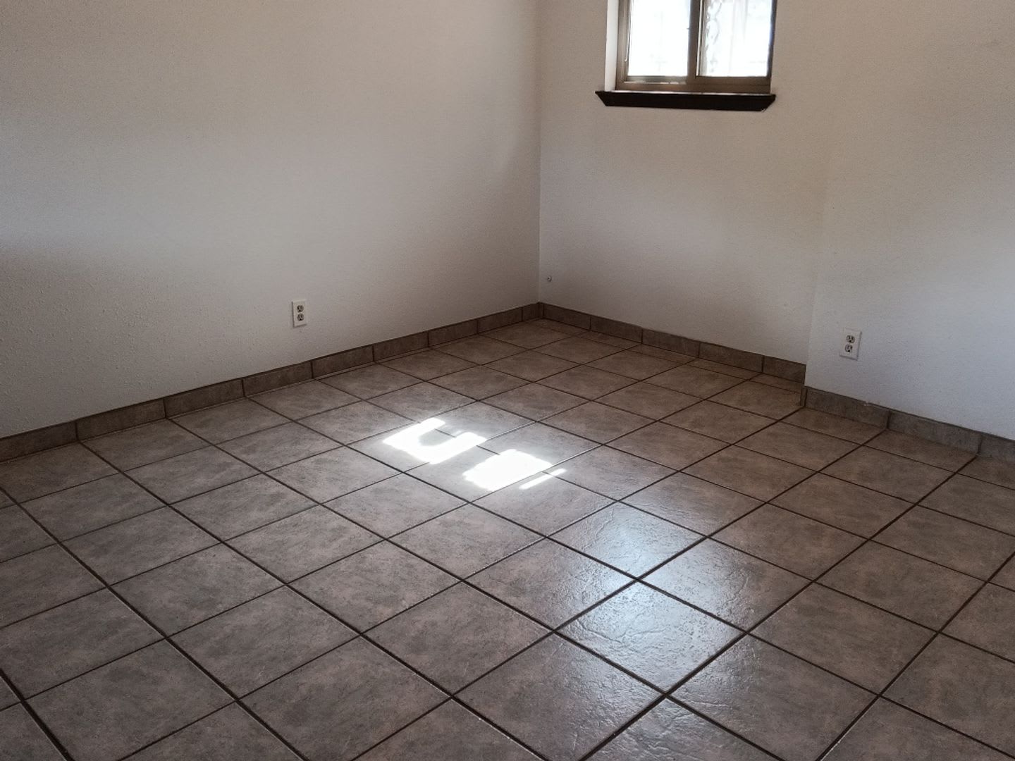 3 Bedroom, 2 Bathroom Home! Schedule a Showing! – photo 3