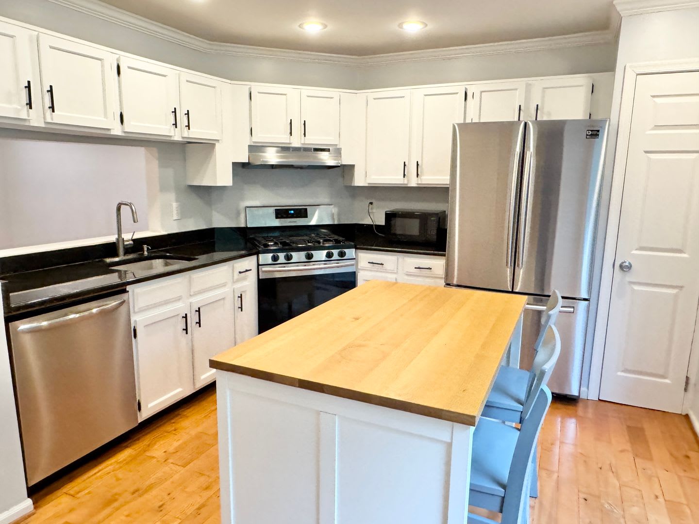 LAKE RIDGE TOWNHOUSE – photo 4