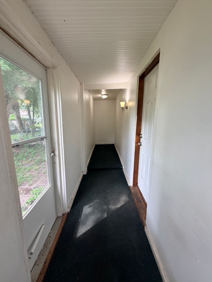 Come check out this spacious 3-bedroom, 1-bathroom home in Moline! – photo 2