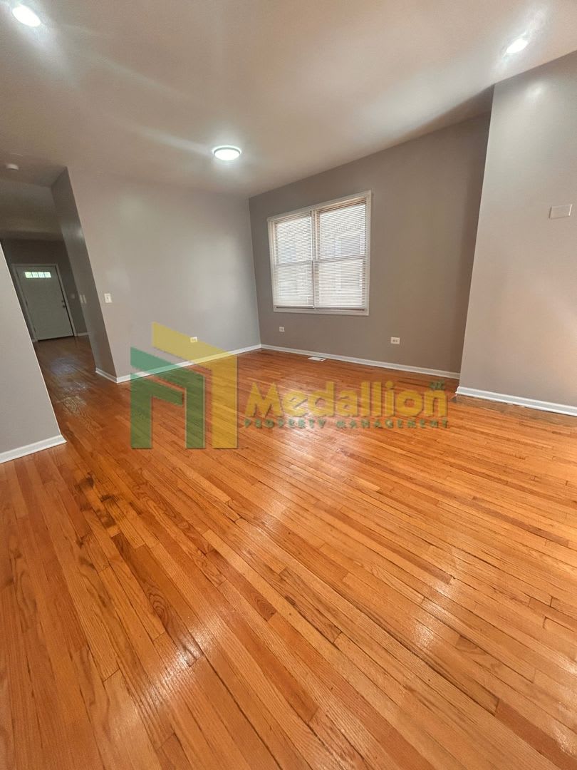 Spacious 4-Bedroom Home with Additional Living Space – photo 4