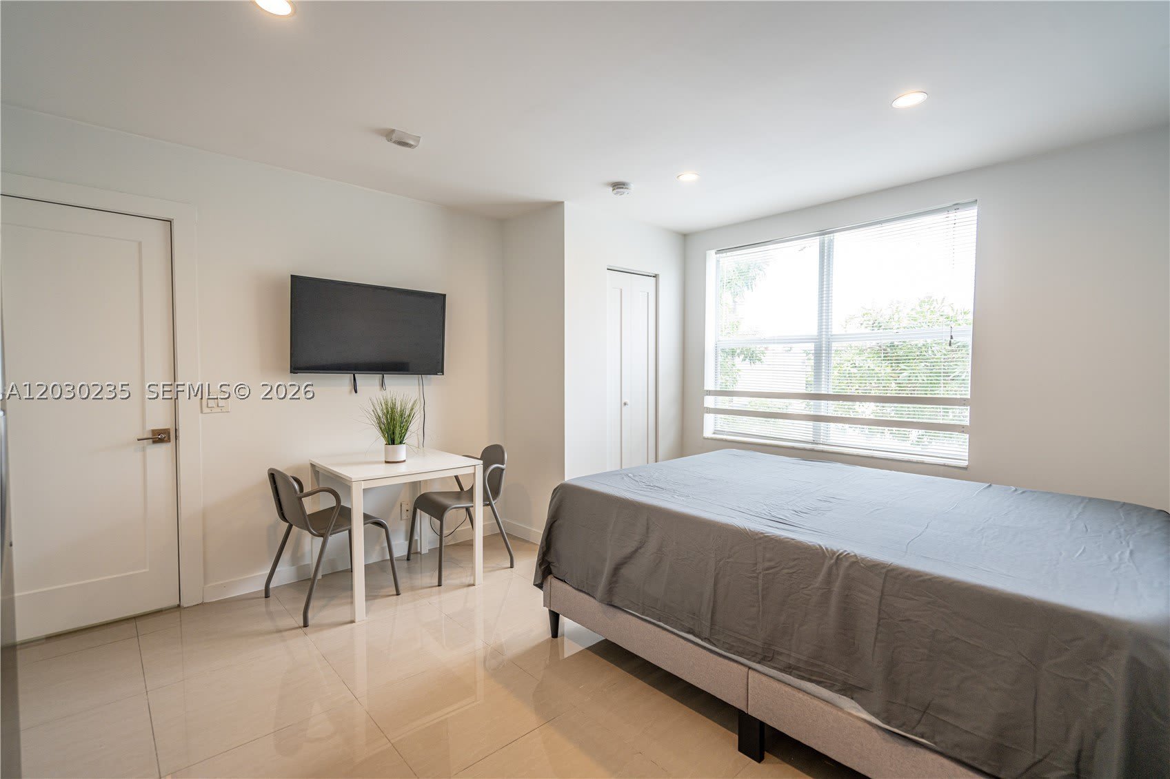 924 Marseille Dr – photo 2