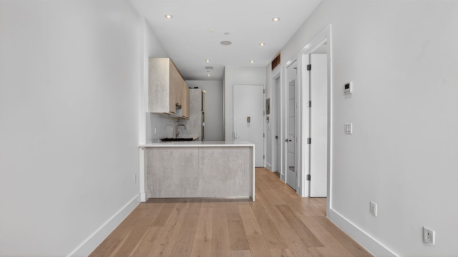 1129 Halsey St Apt 4R – photo 1
