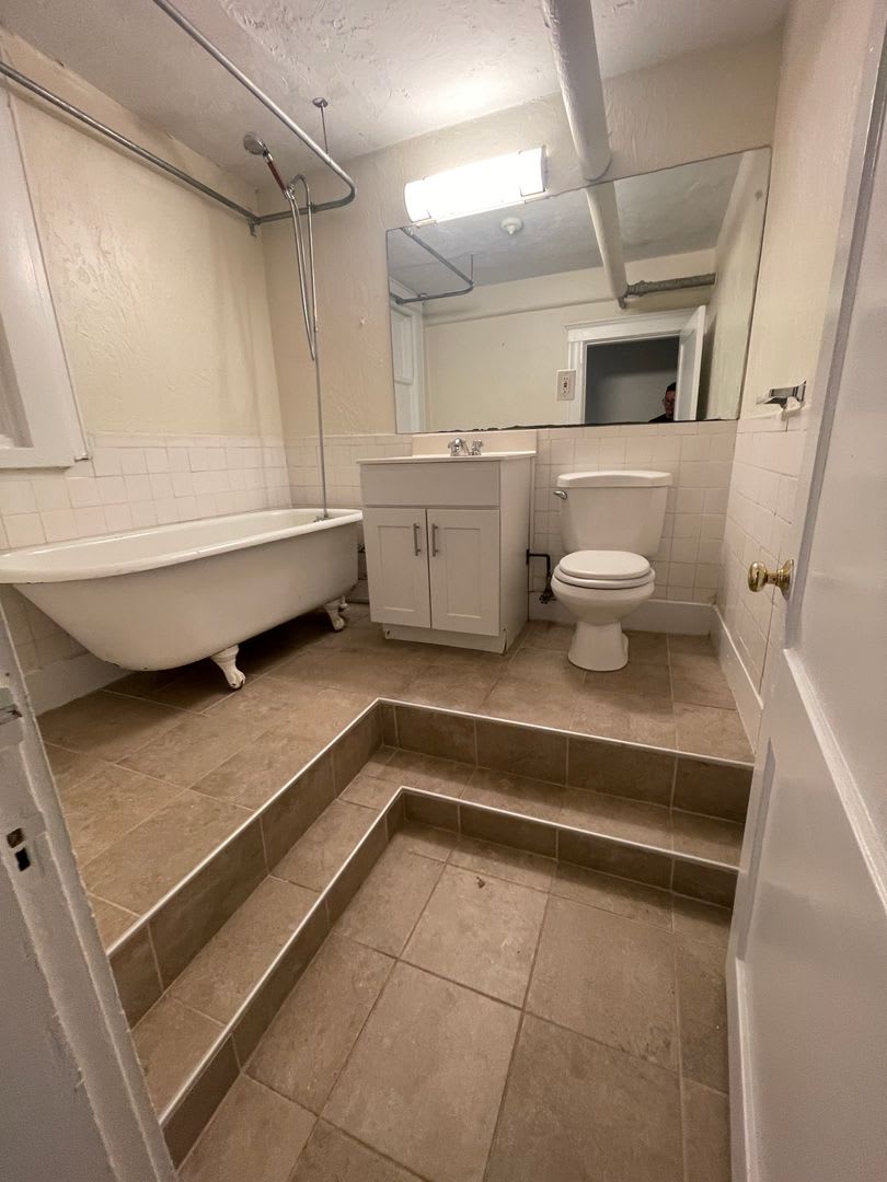 Super Charming Garen level 1 BED Massive eat in kitchen pet friendly Heat Inc No fee Free mpnh – photo 4