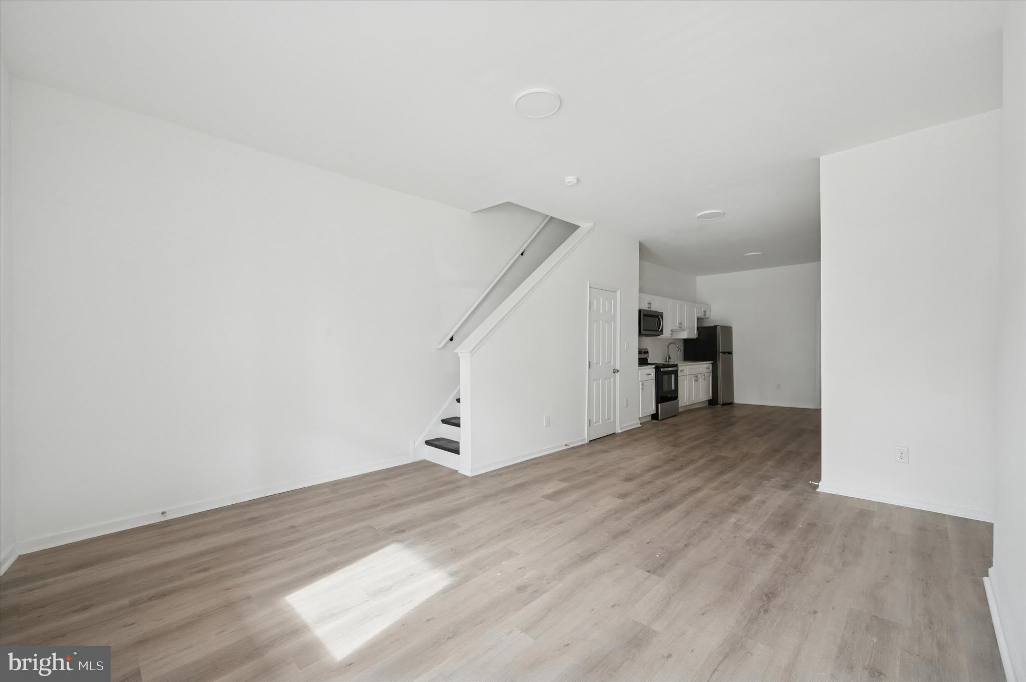 4241 MANTUA Avenue – photo 3