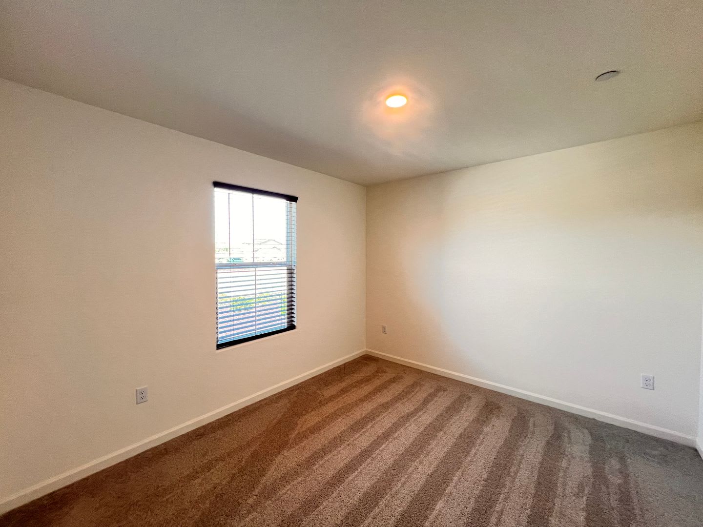 Beautiful 3-Bedroom Home in Southwest Bakersfield – Spacious Backyard & Great Location! – photo 3