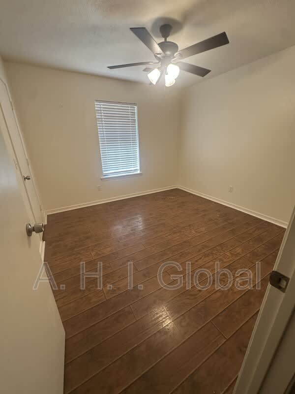 7040 Fulham Dr – photo 4
