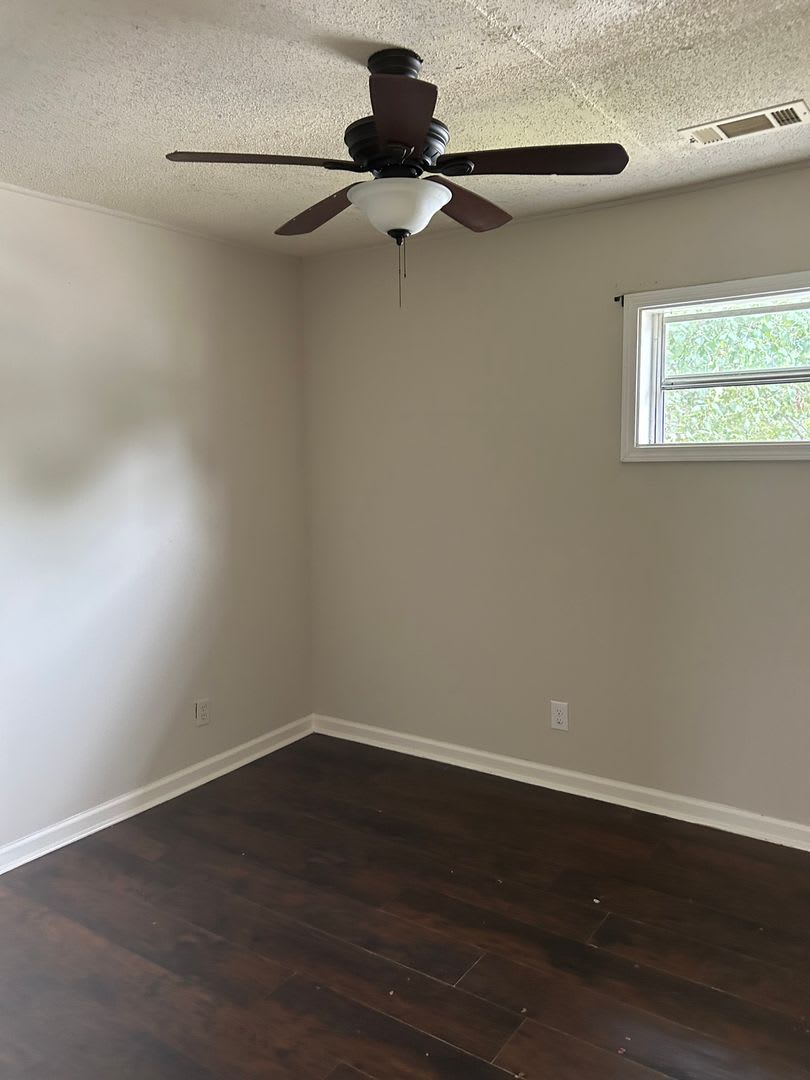 4 BR 2 bath – photo 4