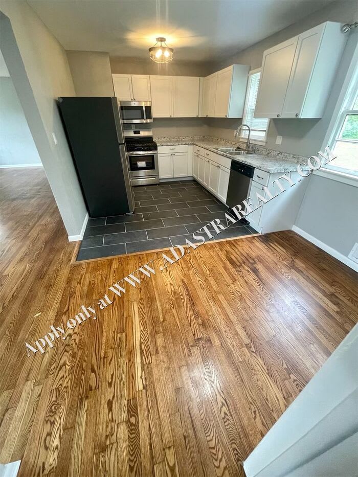4904 Northeast 44th Terrace – photo 4