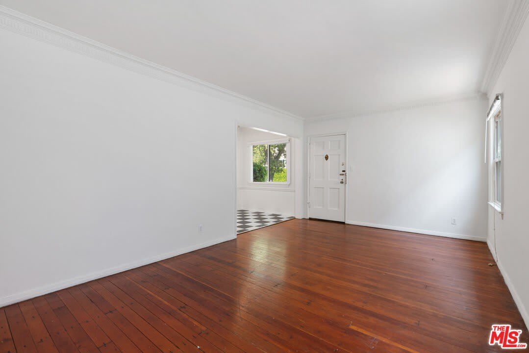 180 N Clark Dr – photo 4