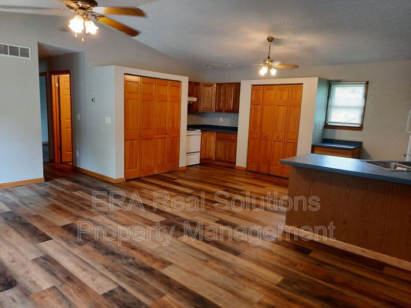 108 E Lilley St – photo 4
