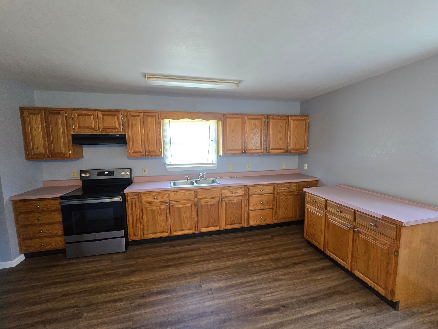 1 Bed/ 1 Bath Duplex • Partial Utilities Included • Desha – photo 5