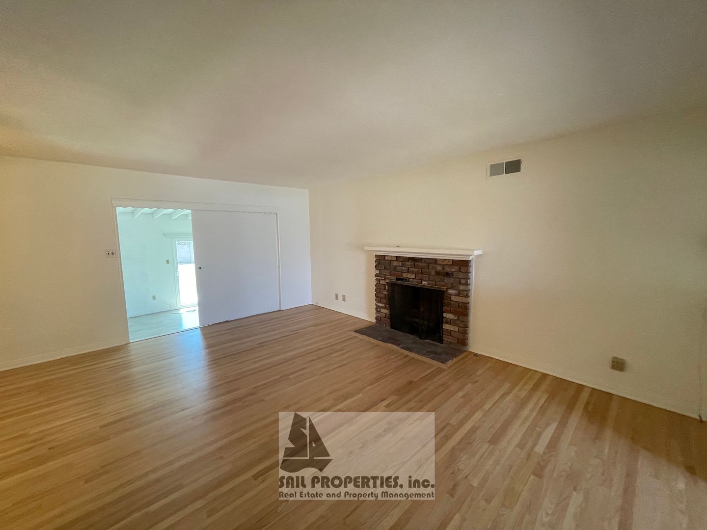 Charming 3 Bedroom Home Near Old Towne Orange – photo 3
