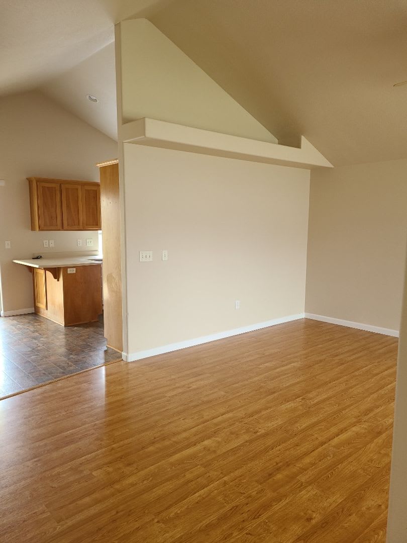 Spacious 3 Bed, 2 Bath Home on a Corner Lot in Southwest Medford – photo 3
