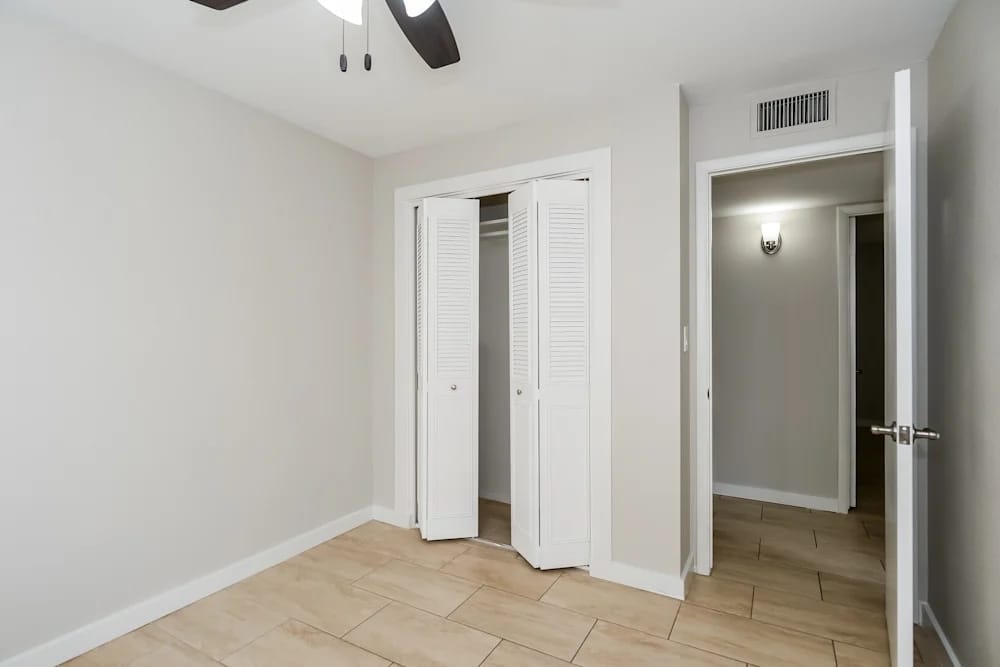 2210 N 54th Lane – photo 4