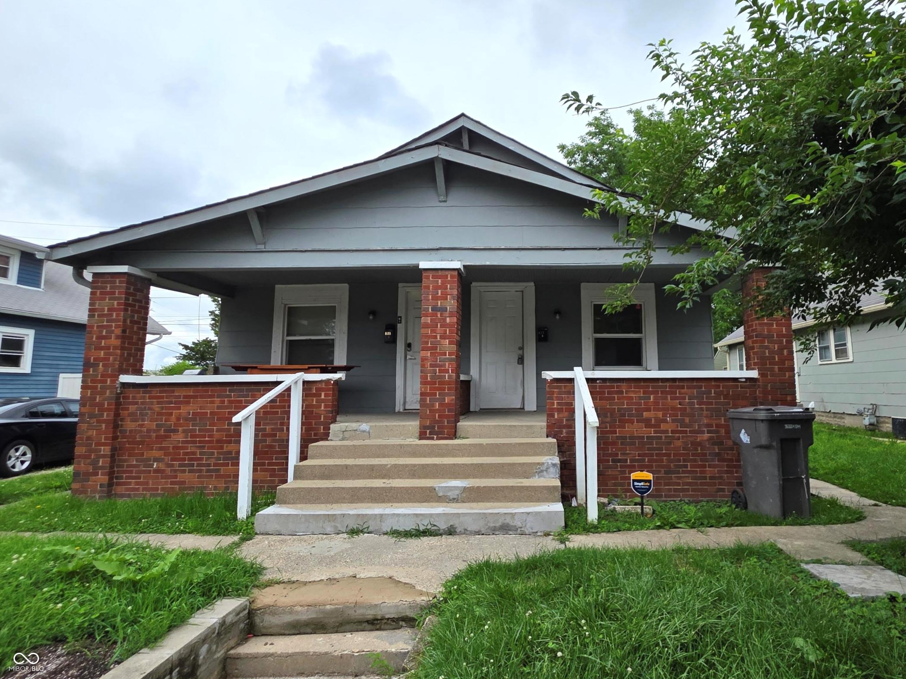 833 N Gladstone Avenue – photo 1