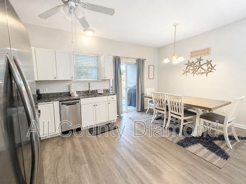5726 Beach Dr – photo 3
