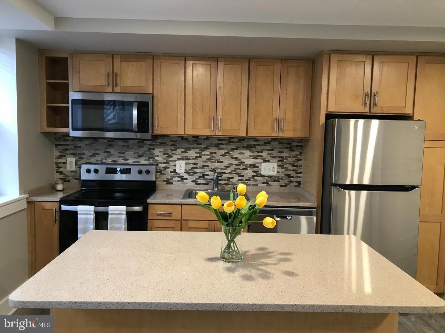 212 OAKWOOD Street SE – photo 2
