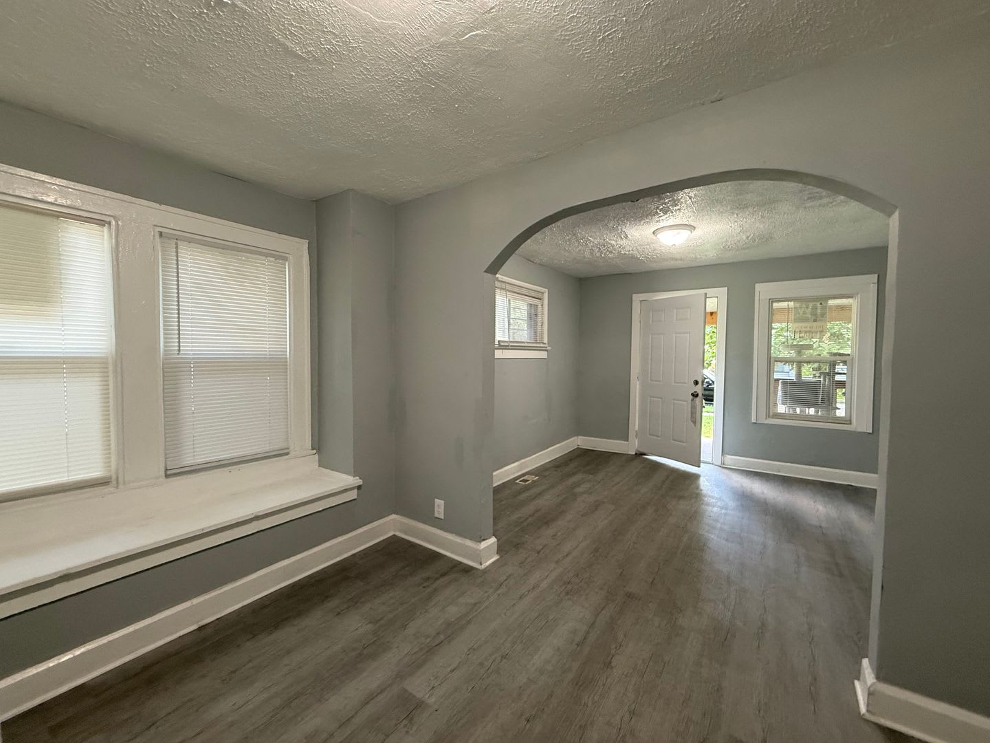 Cute & Updated 1 Bedroom Duplex – photo 3