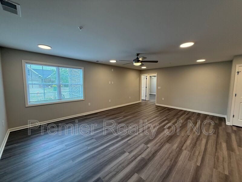 7085 Hanesbrook Circle – photo 5