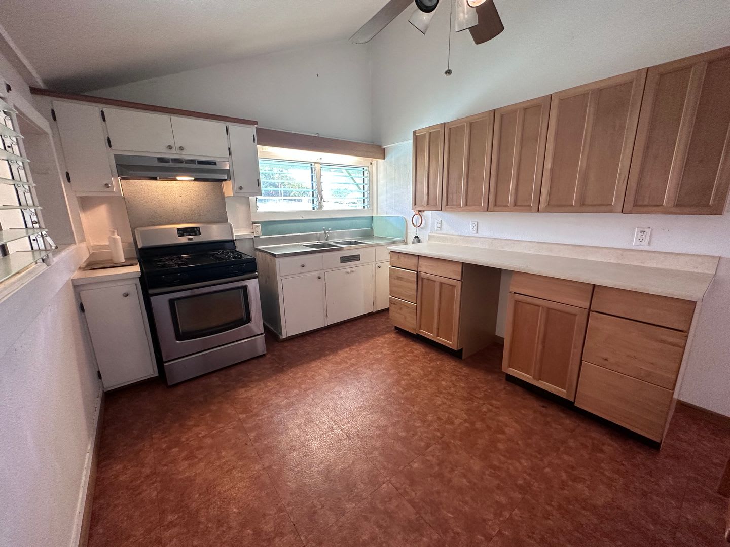 CLOSE TO TOWN WITH OCEAN VIEWS! – photo 3