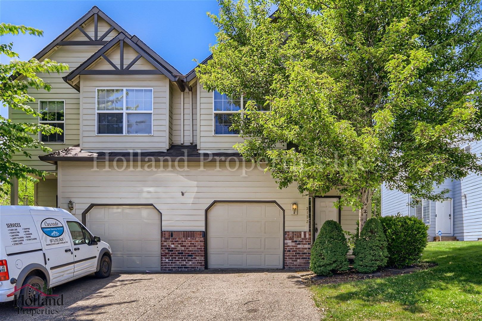 Spacious Two-Level Duplex Home with Fenced Backyard in Hillsboro! – photo 1