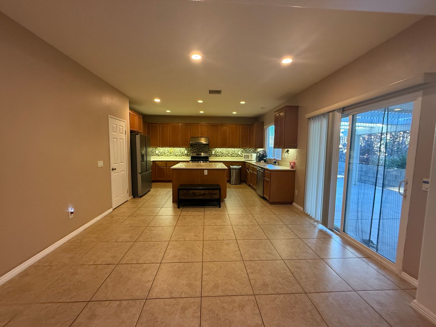 Coming Soon Oak Hills 4 Bedrooms 3 Baths 2 Story Home Solar Power – photo 2