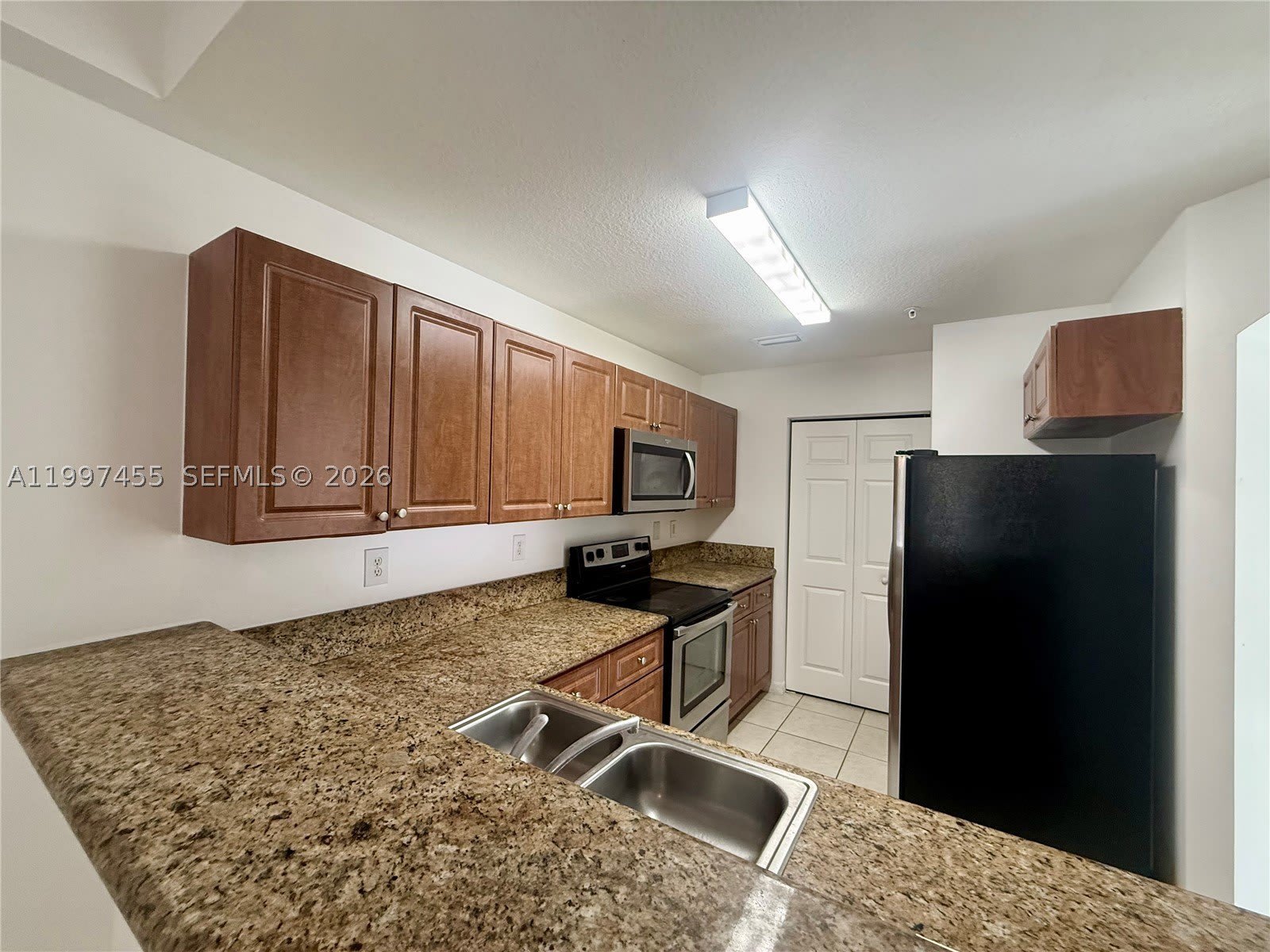 962 SW 143rd Ave – photo 4