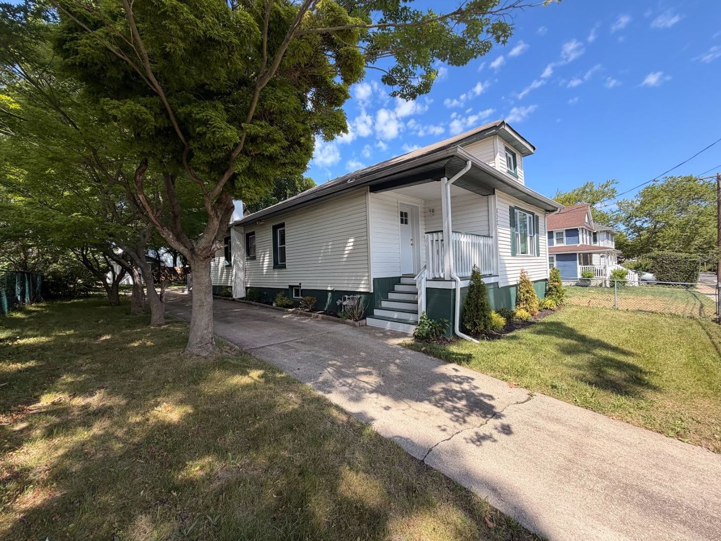 Stunning 3 bedroom 2 bathroom single family house available in Asbury Park! – photo 2
