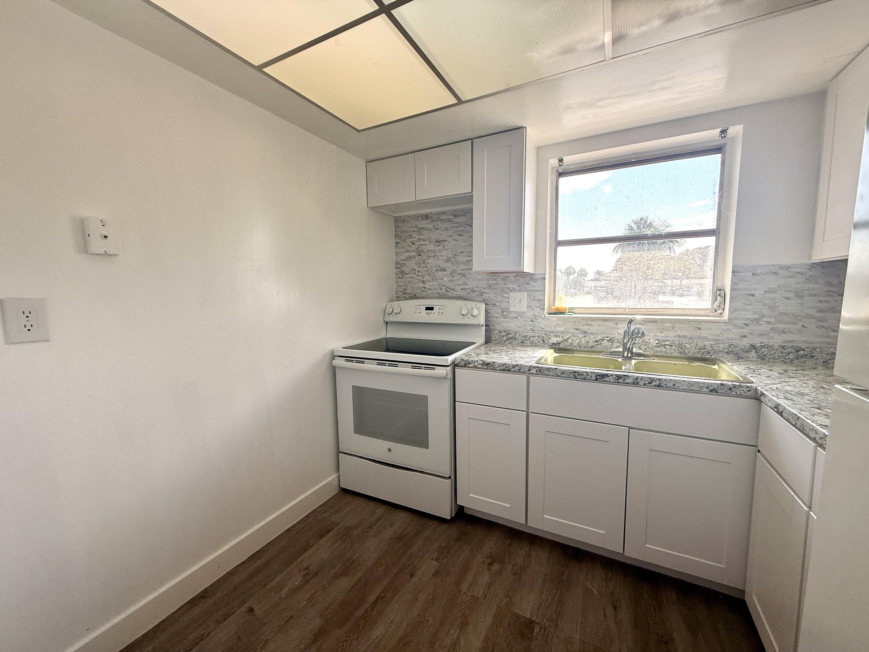 2854 E Crosley Dr E – photo 5
