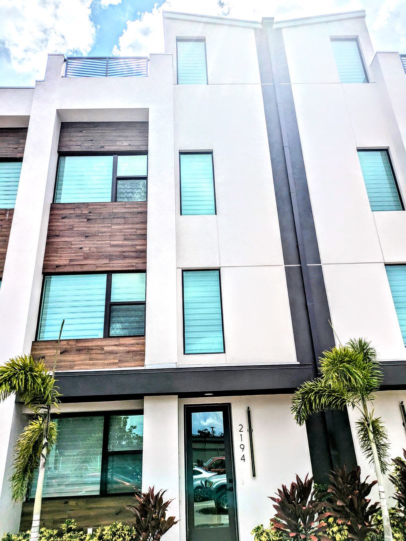 Annual UNfurnished brand new high end townhouse downtown Sarasota – photo 2