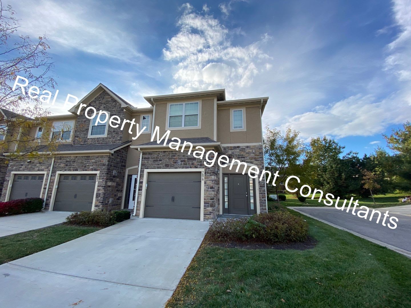 Overland Park spacious 3 Bed 3.5 Bath townhome in Blue Valley School District – photo 2