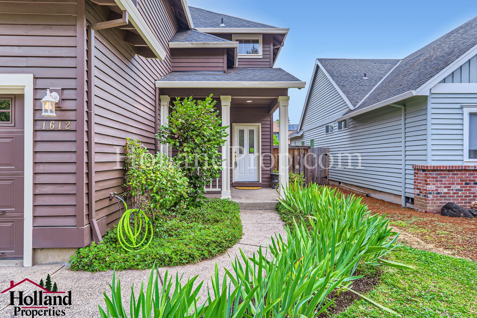 Beautiful Hillsboro Home With Spacious Garage And Fenced Yard – photo 4