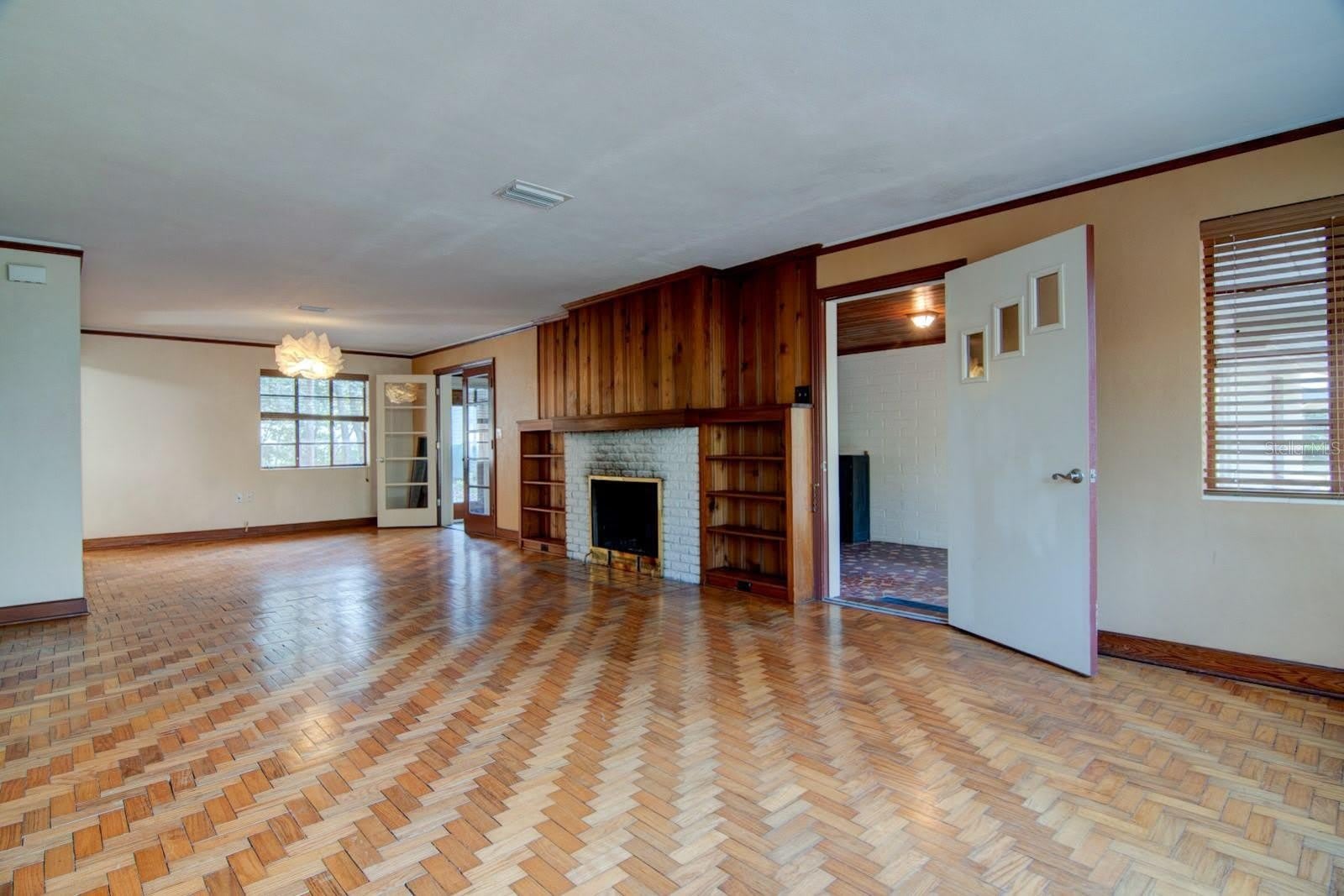 2049 NW 9TH Avenue – photo 3