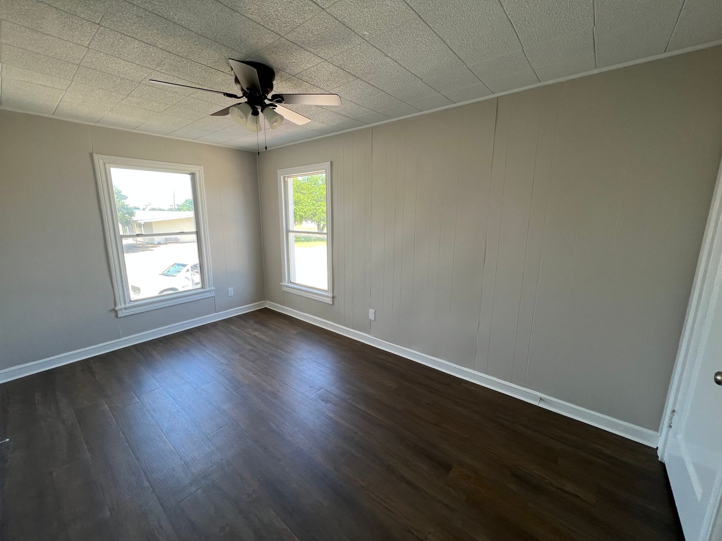 Duplex *upstairs* Leasing Special Available* – photo 3