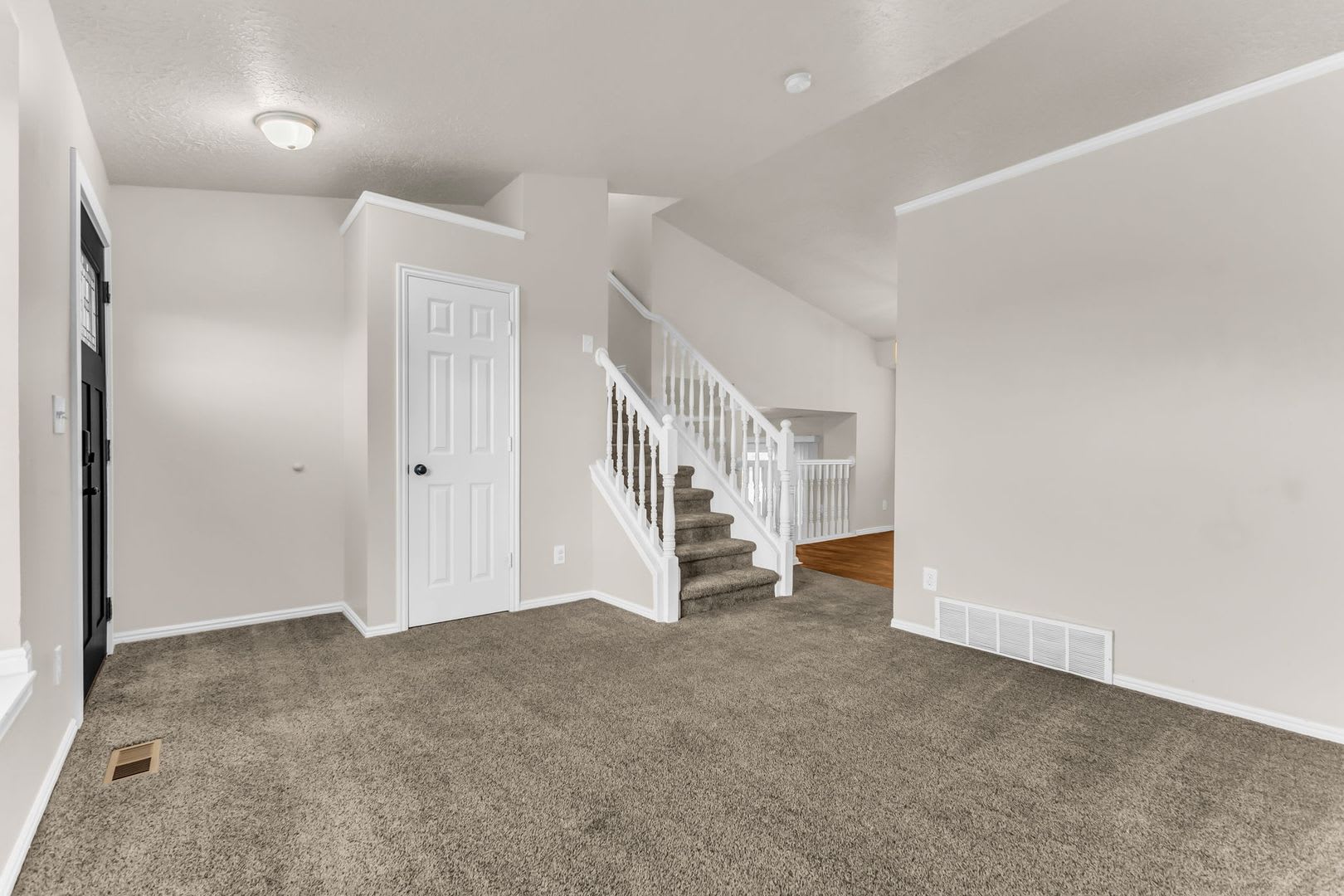 4 Bed Home with Mountain Views in Clearfield – photo 5