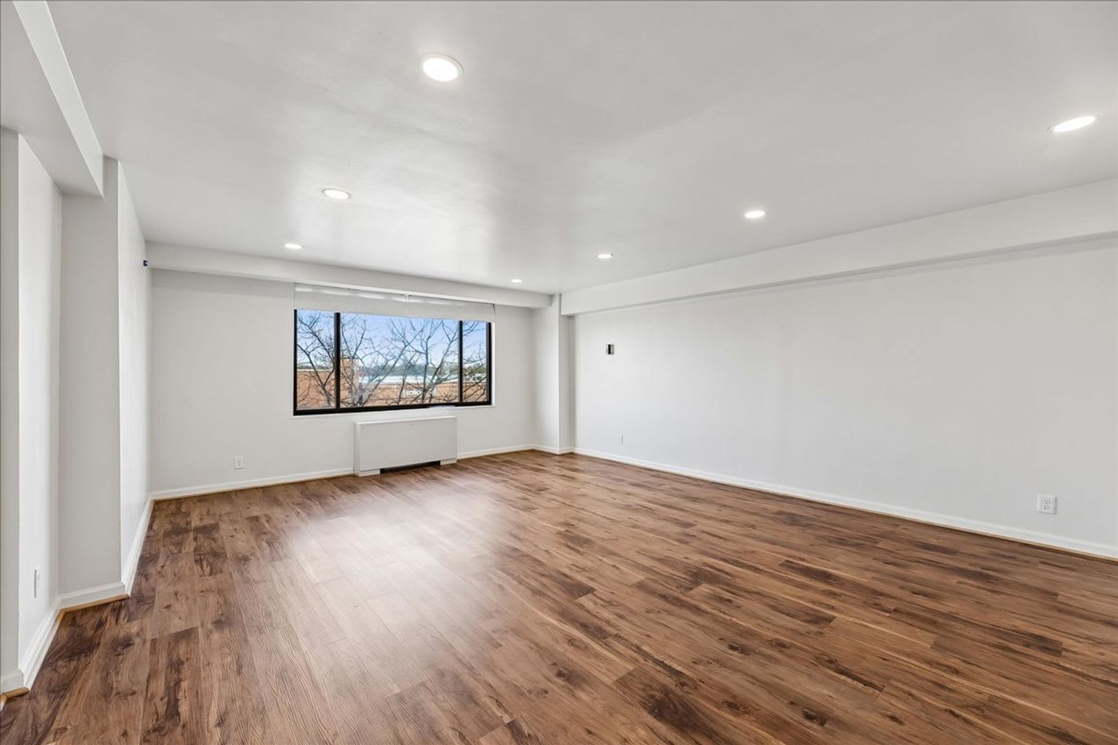 Cathedral Heights Condo 1 Bed 1 Bath 750 Sf – photo 1