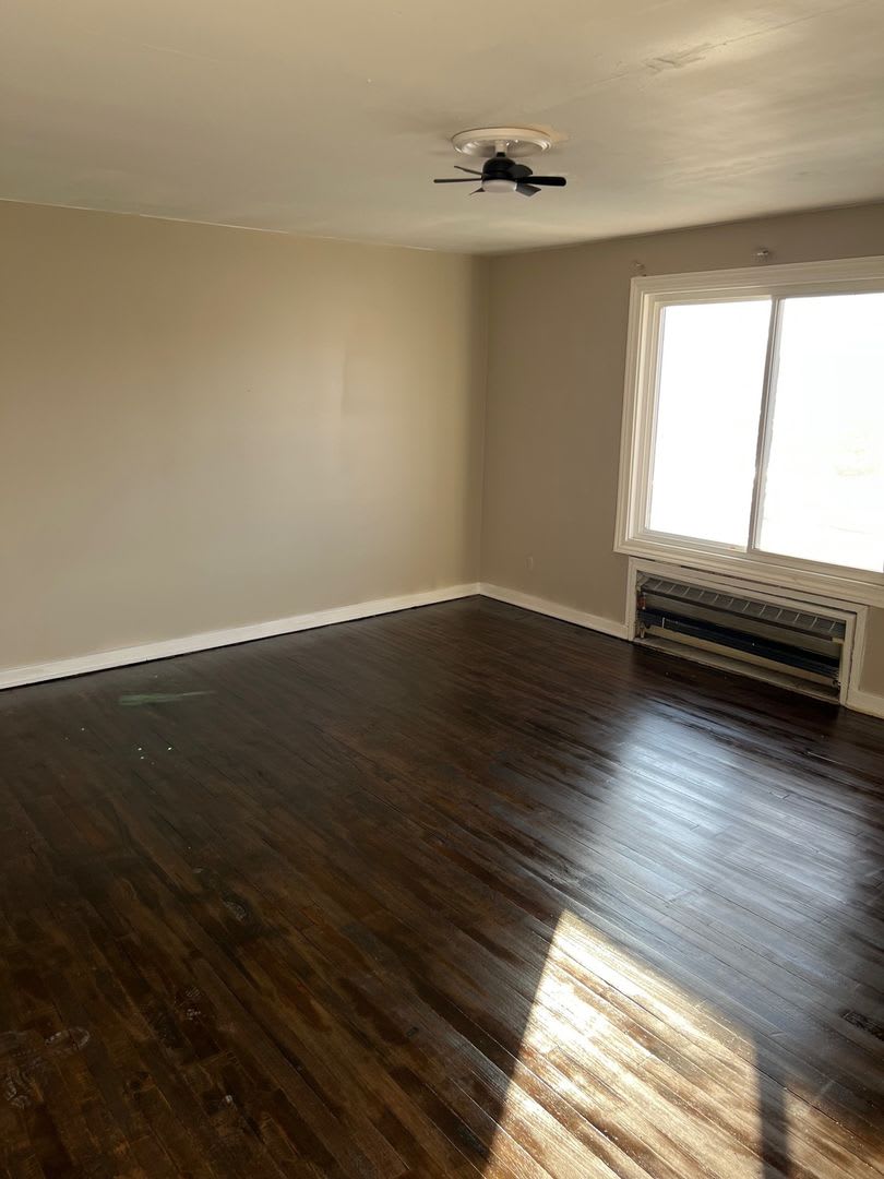 Cozy 2BR 2nd Floor Apartment in Warren – photo 4