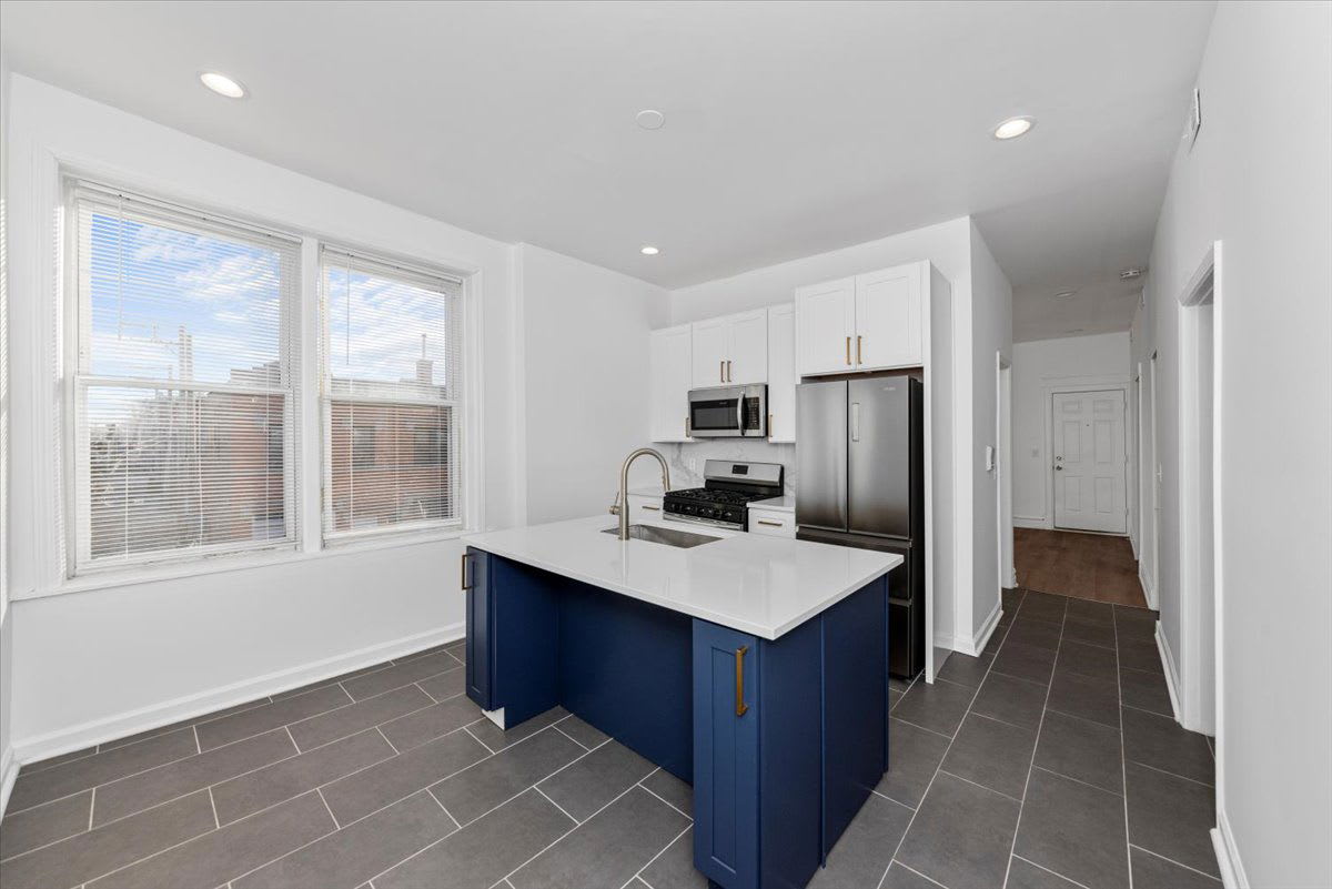 2350 West Charleston Street – photo 2