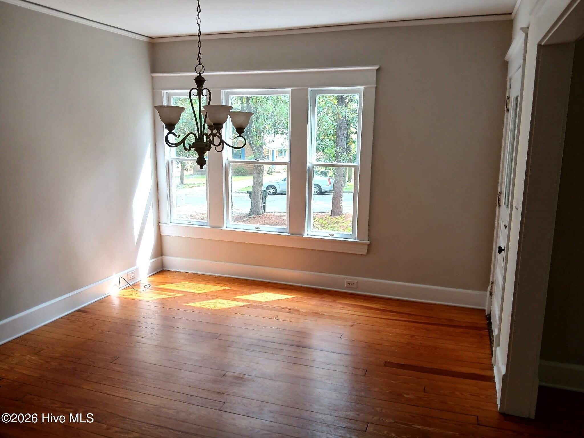 180 N May Street – photo 3