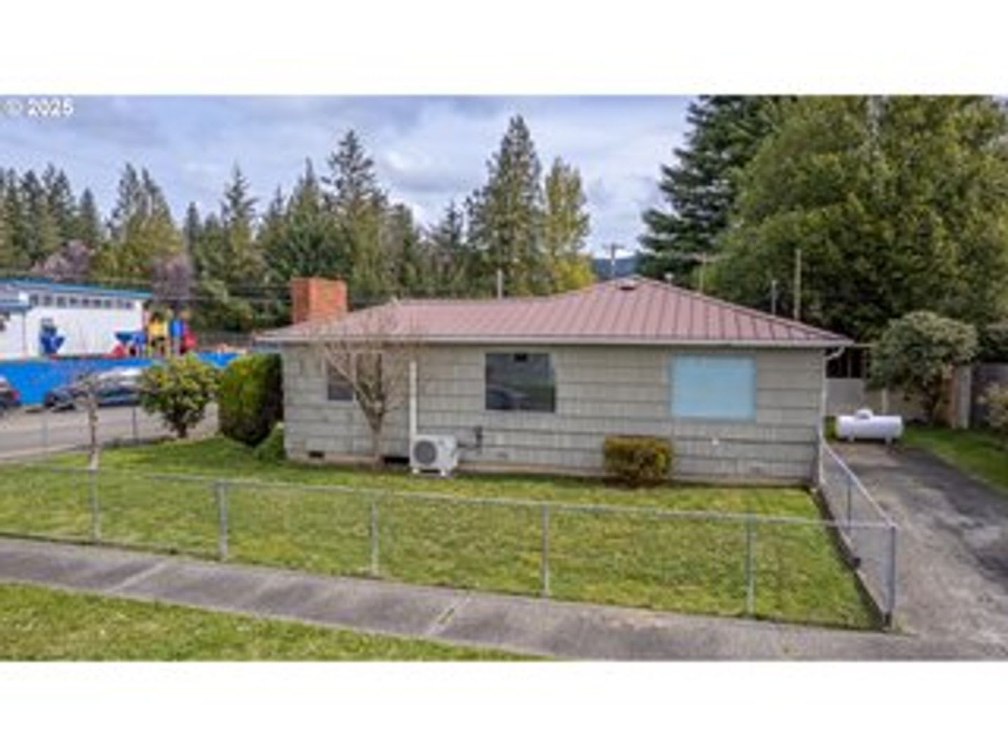 Charming 3 Bdrm 1 Bath House Across The Street From Myrtle Crest Elementary – photo 1