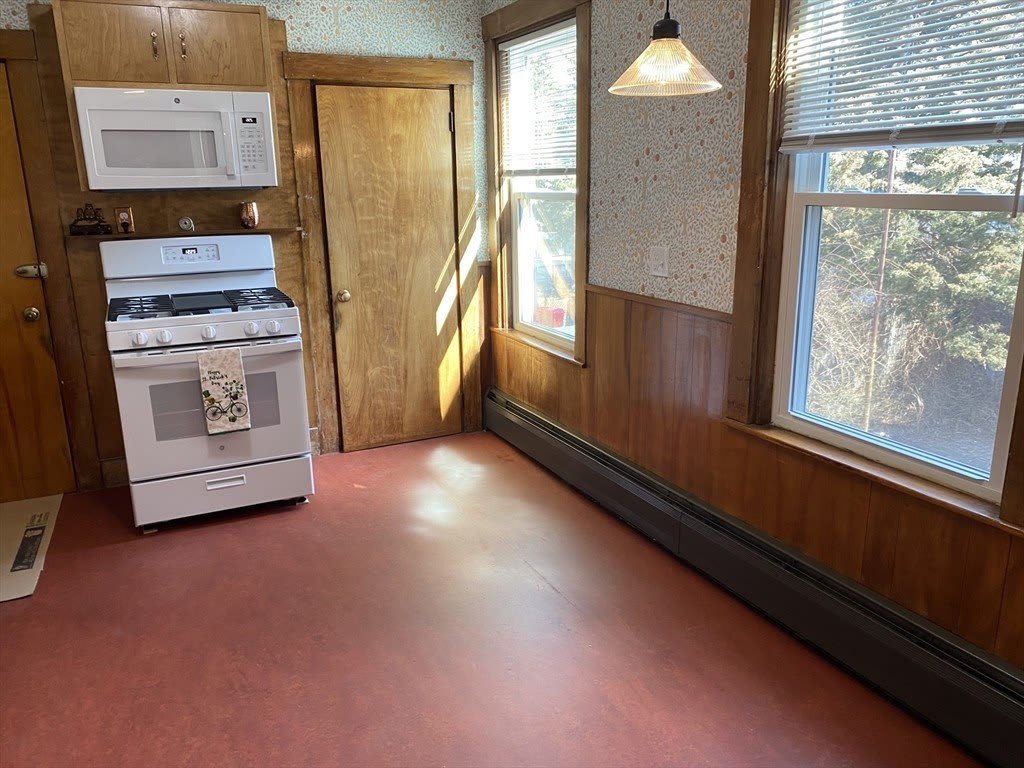 230 W Fifth St – photo 3