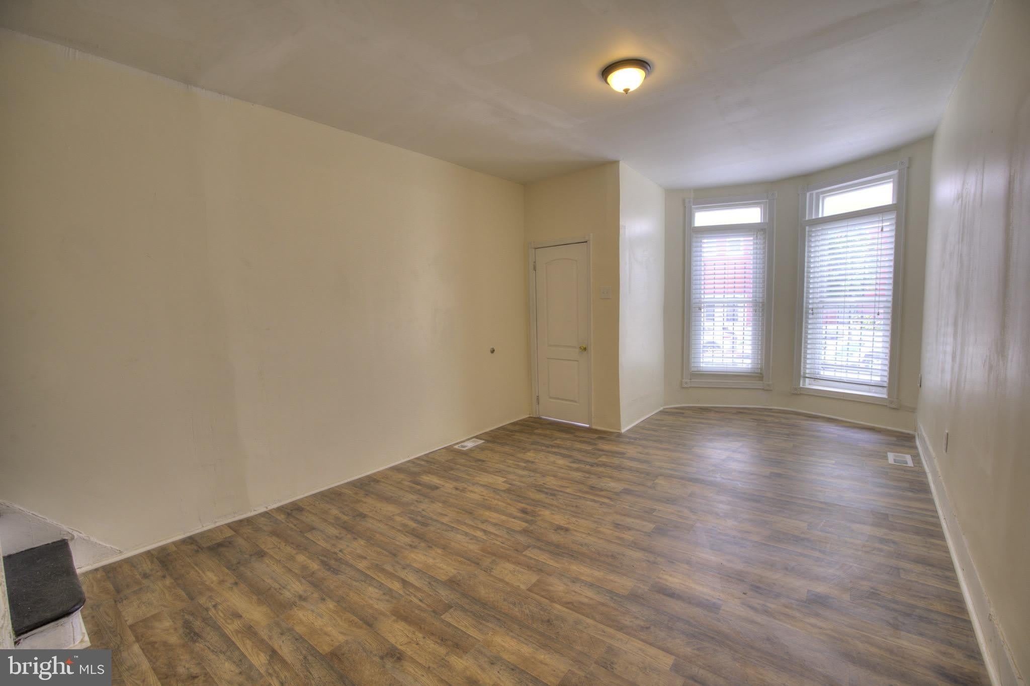2540 GREENMOUNT Avenue – photo 2