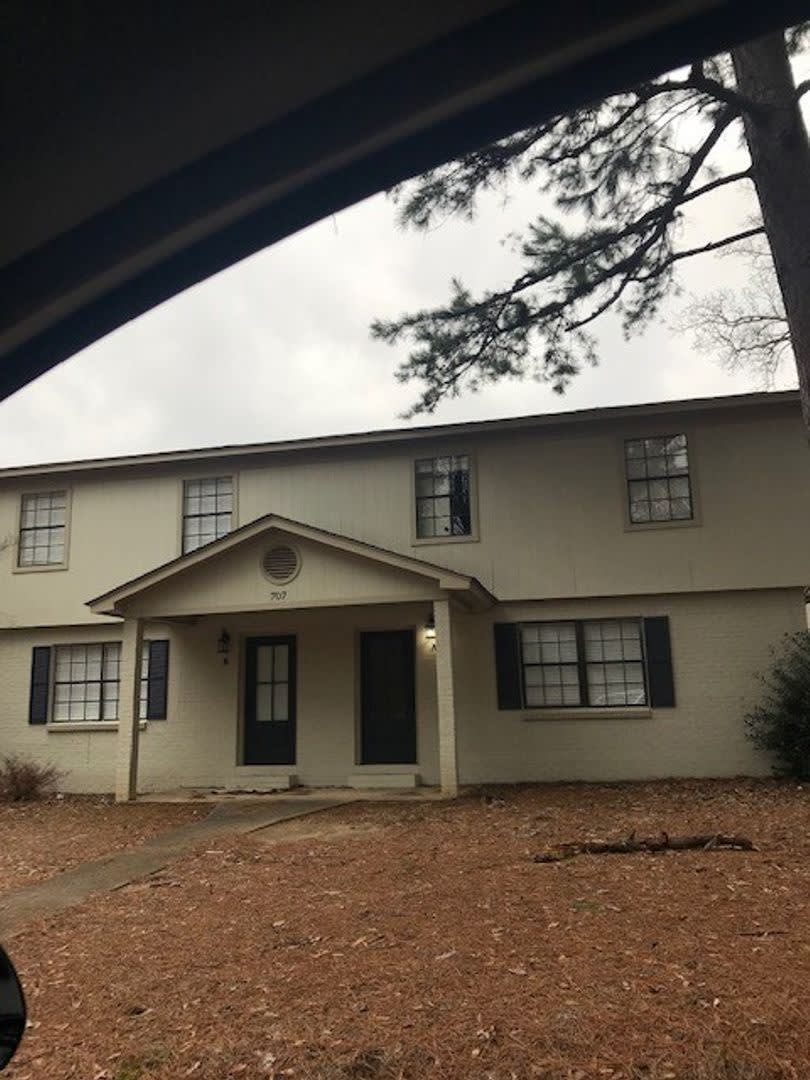 Excellent Location! 3 Bed 2.5 Bath Townhouse! – photo 1