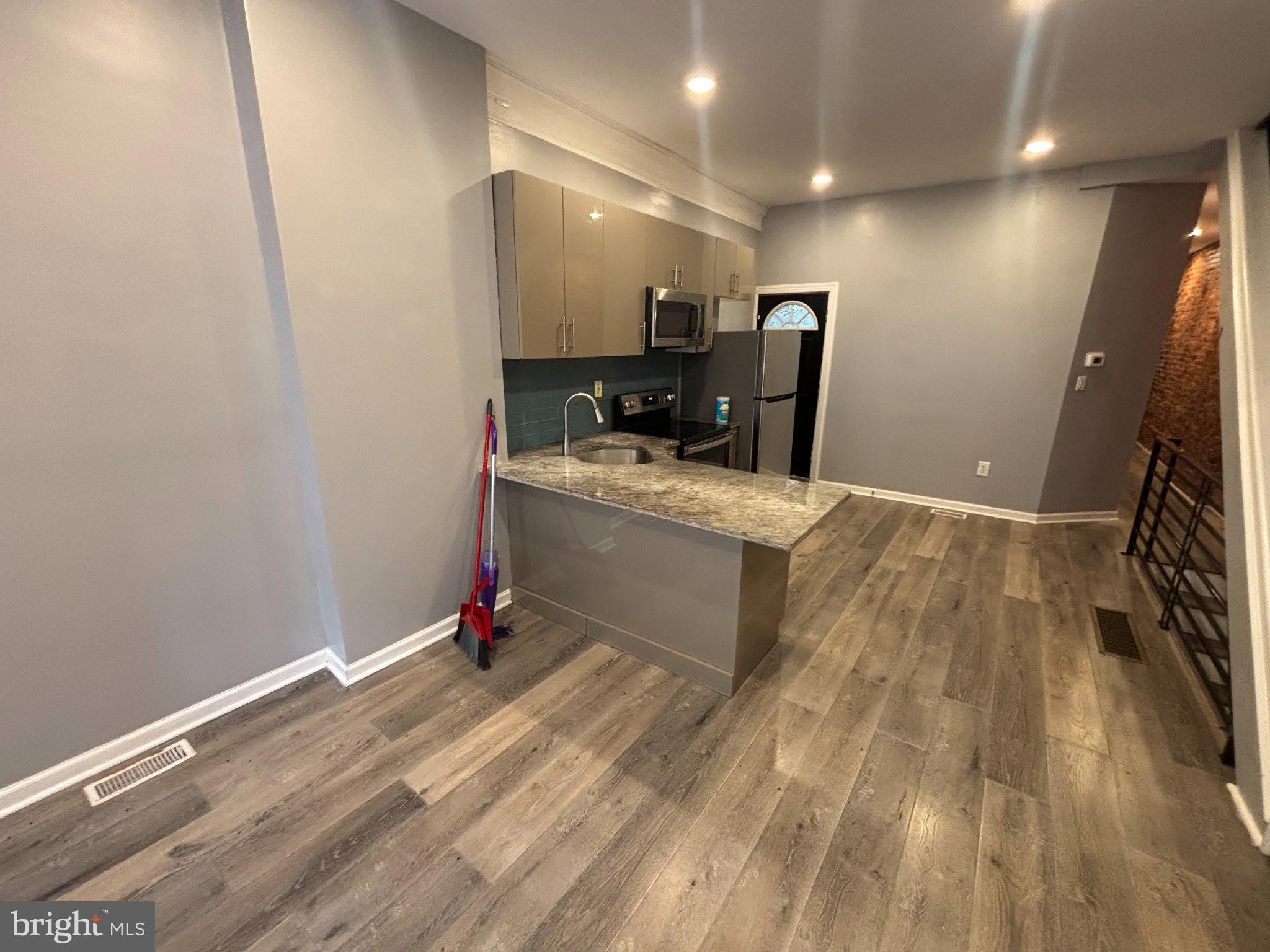 1717 FONTAIN Street – photo 2