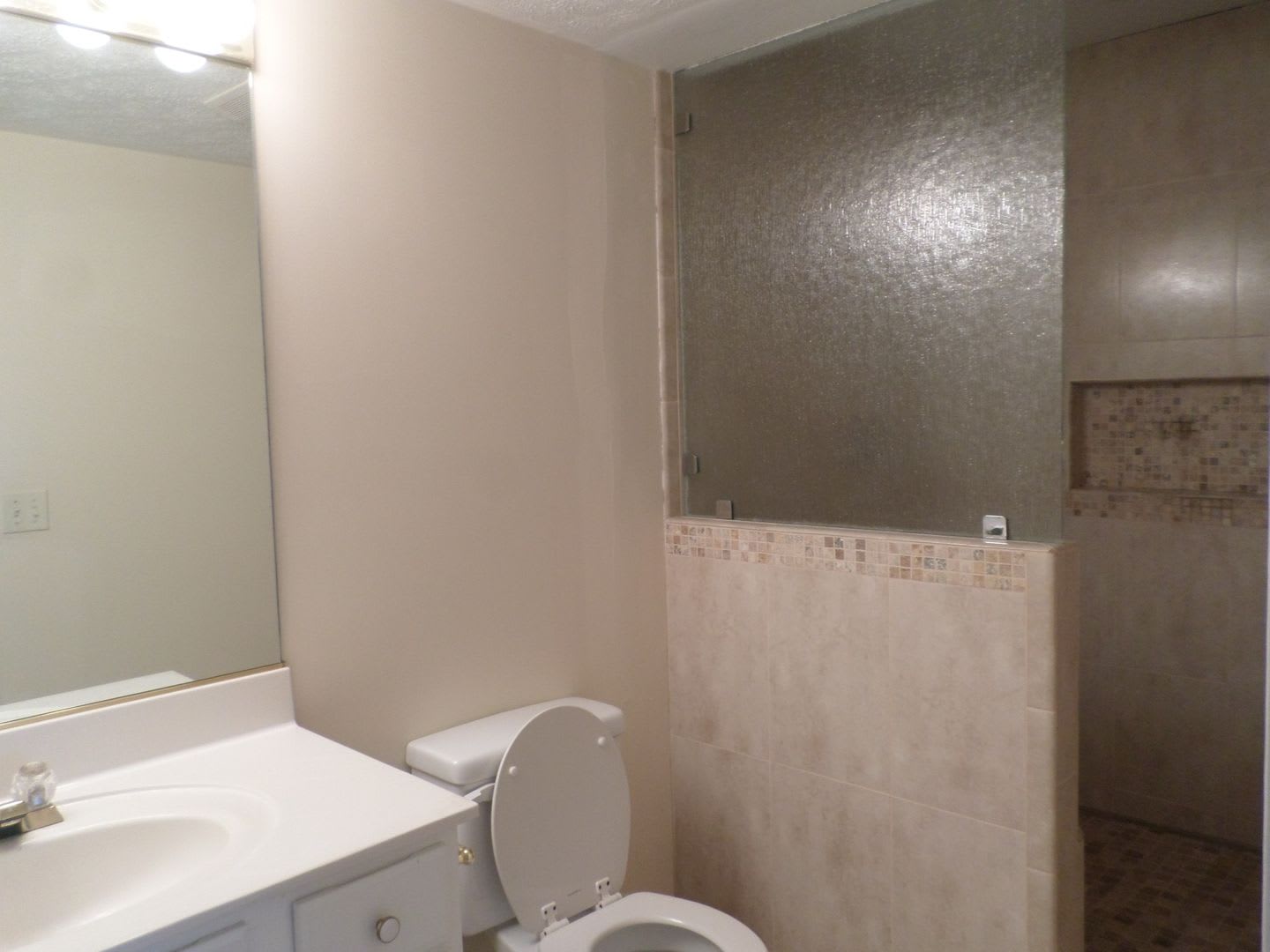 4 bedroom 3 bath Townhouse – photo 3