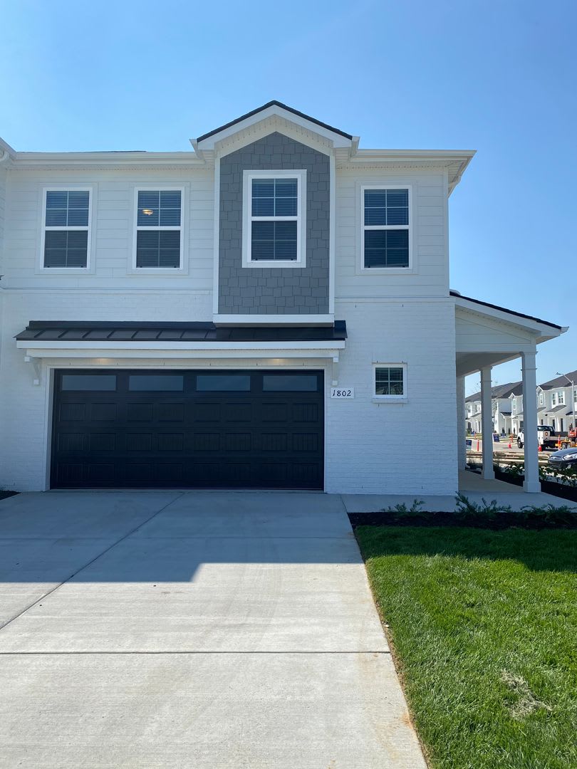 Like New Luxury Townhome! 3 BR, 2.5 BA, 2 Car Garage, Pool, Dog Park, and More! – photo 1